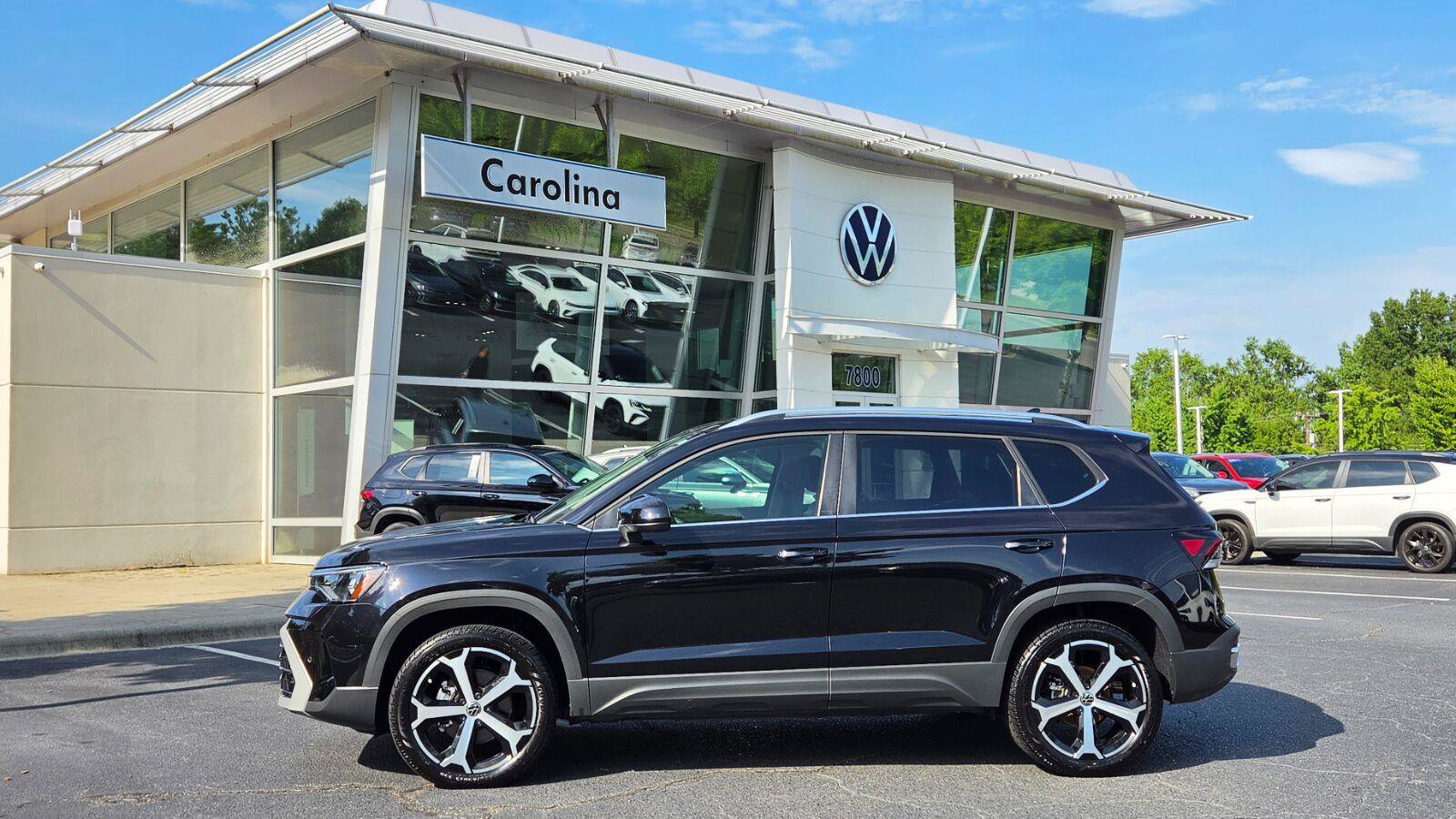 Used 2025 Volkswagen Taos SEL AWD/4WD image 2