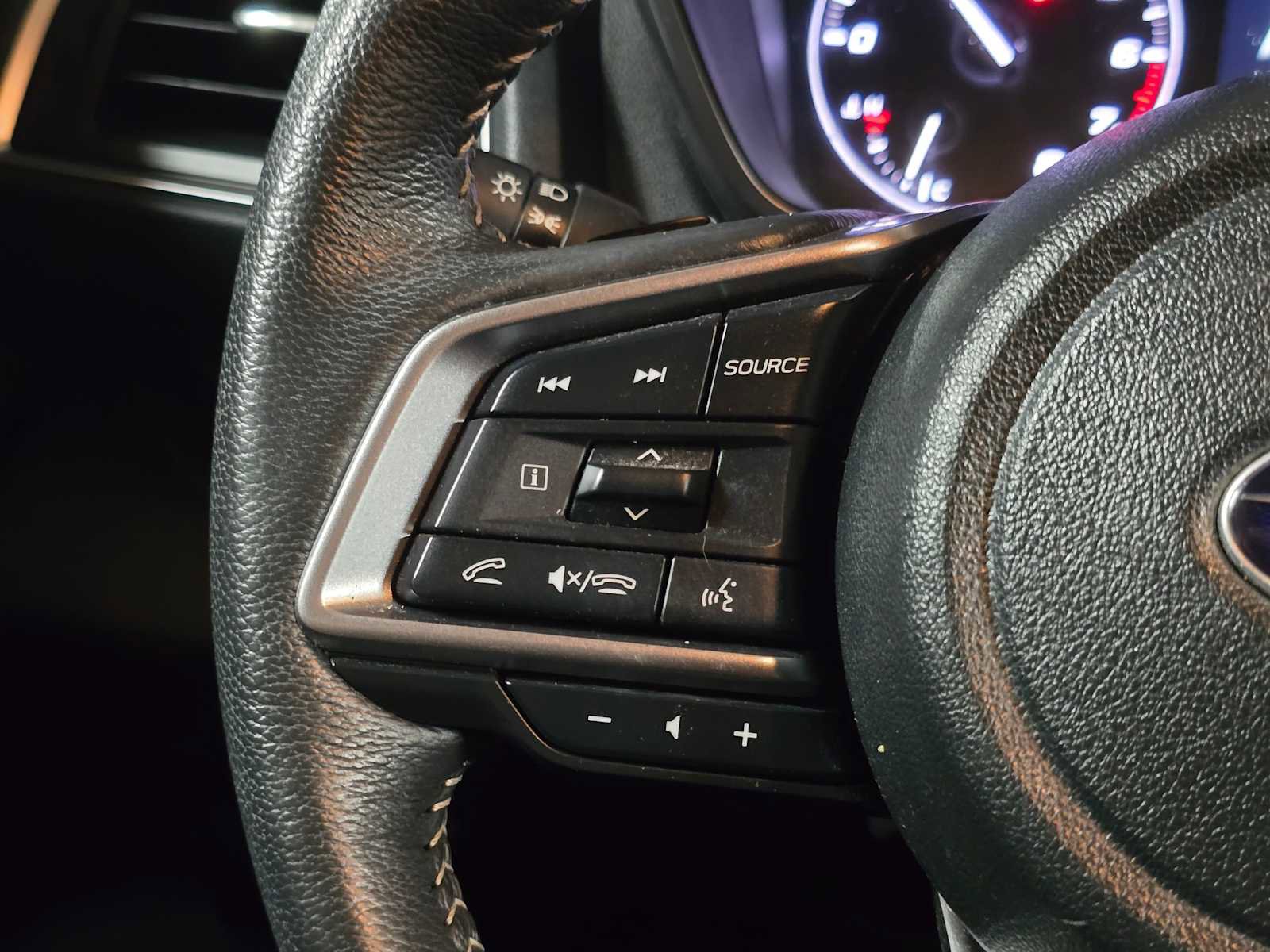 Used 2024 Subaru Ascent Limited w/ Technology Package image 35