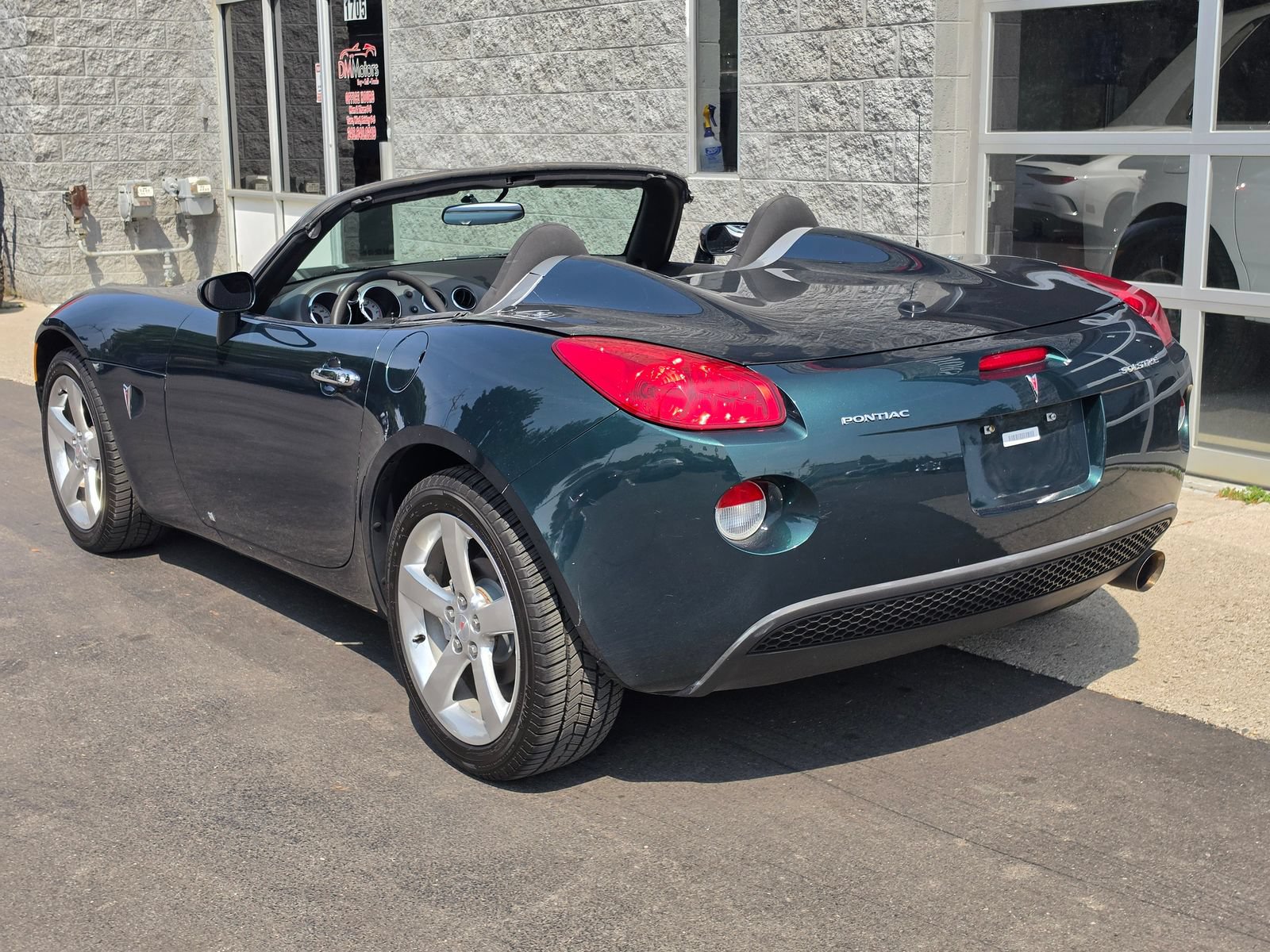Used 2006 Pontiac Solstice Convertible w/ Power Package RWD image 4