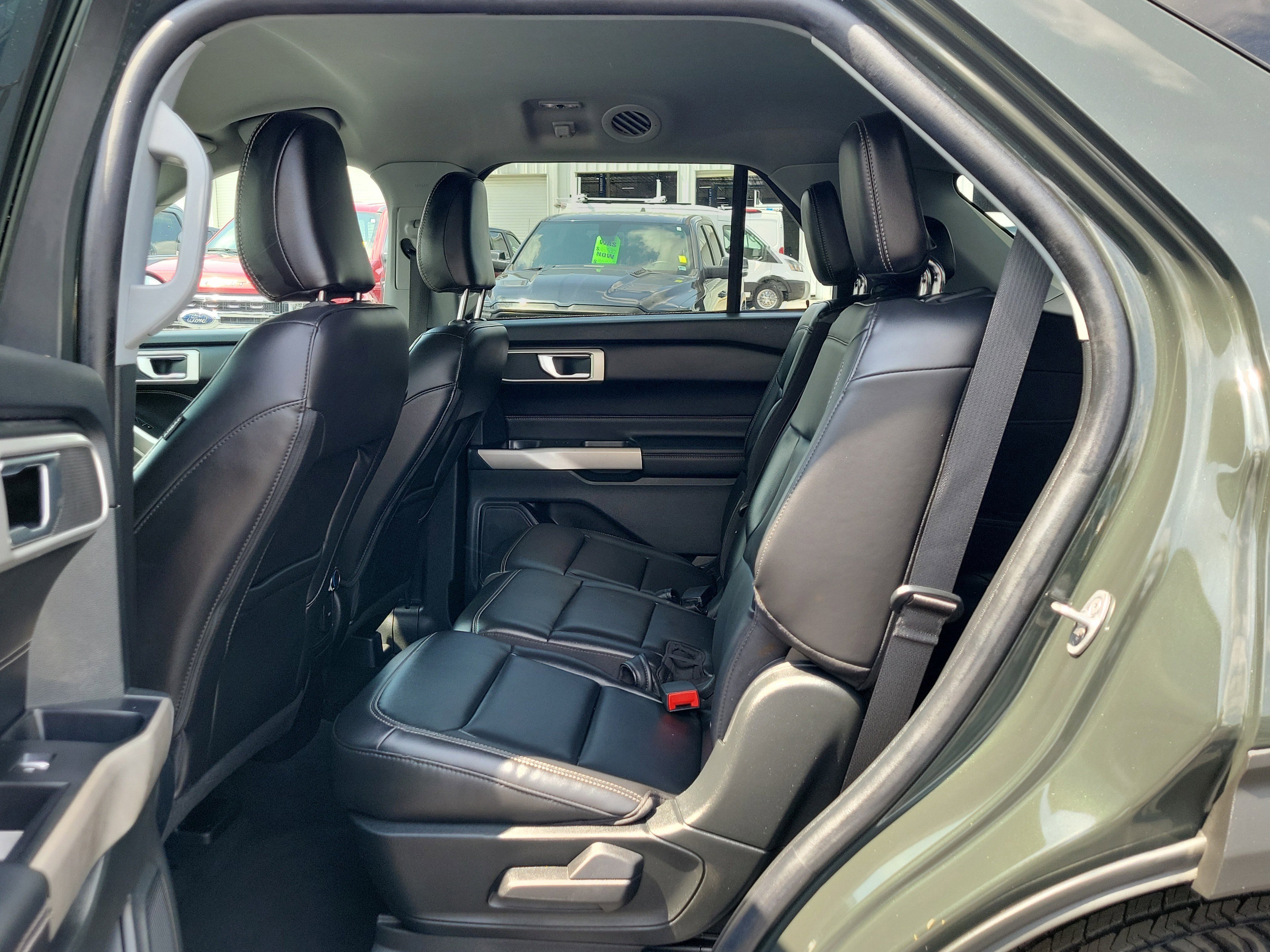 Certified 2022 Ford Explorer XLT w/ Equipment Group 202A RWD image 14