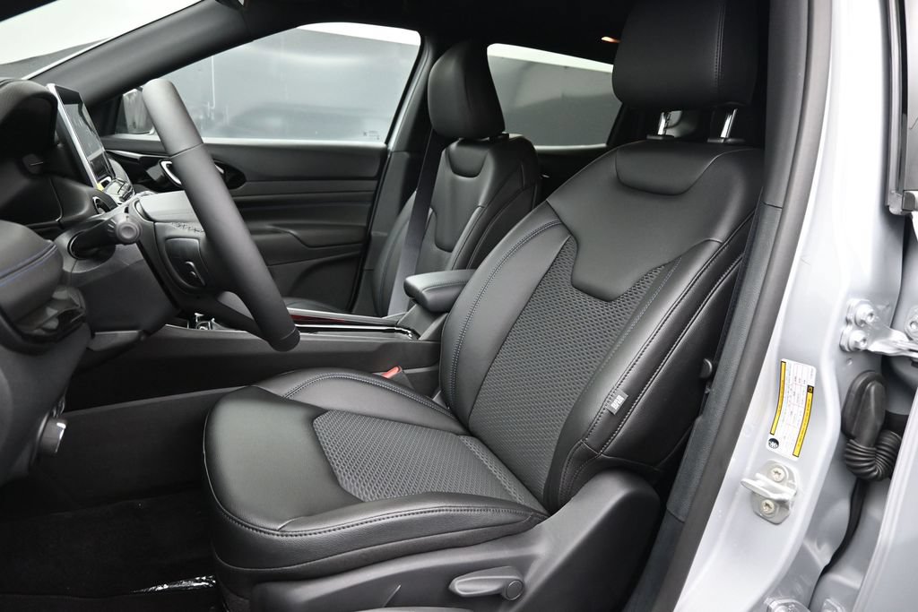 New 2026 Jeep Compass Latitude AWD/4WD image 2