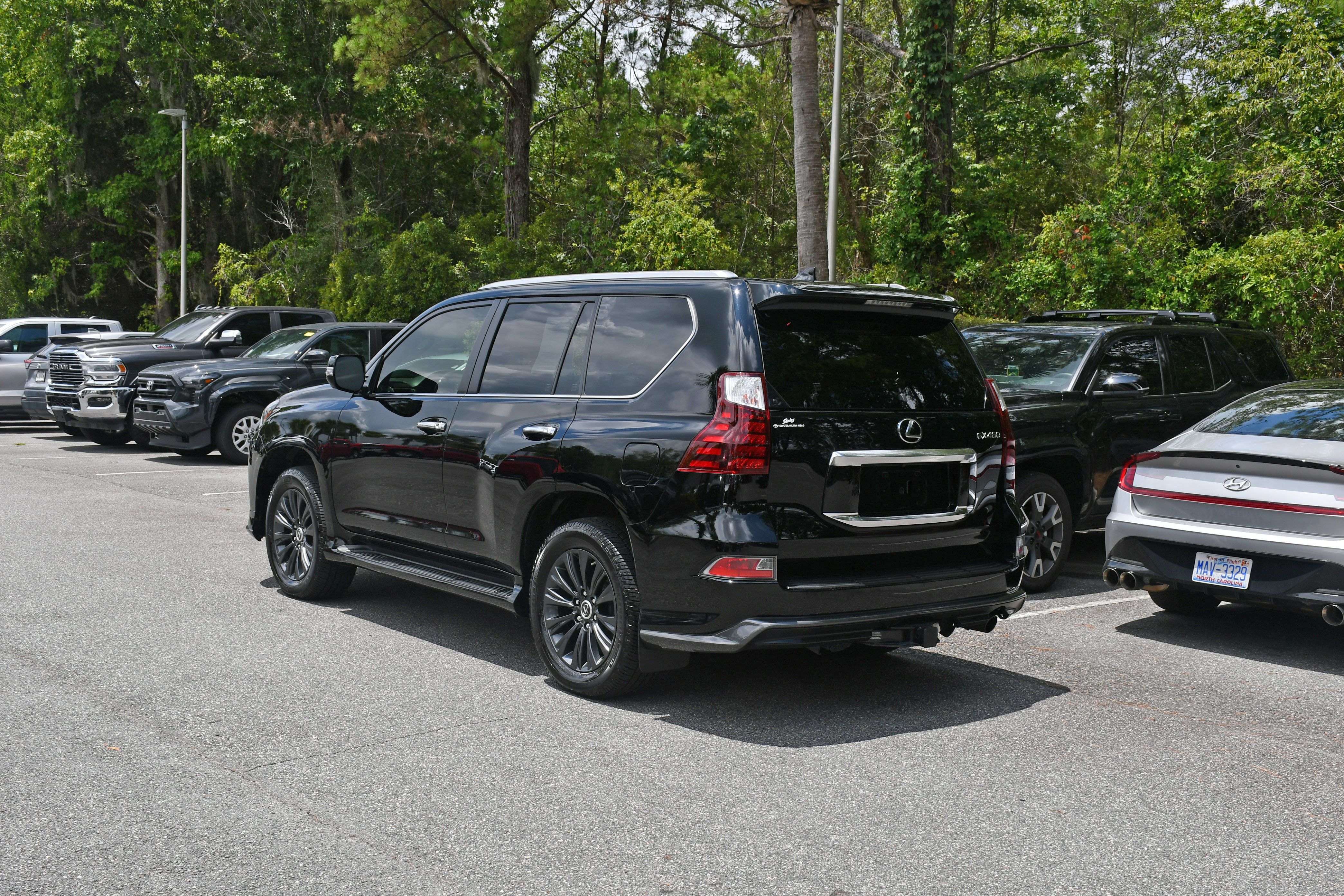 Used 2020 Lexus GX 460 Luxury w/ Luxury Sport Package AWD/4WD image 3