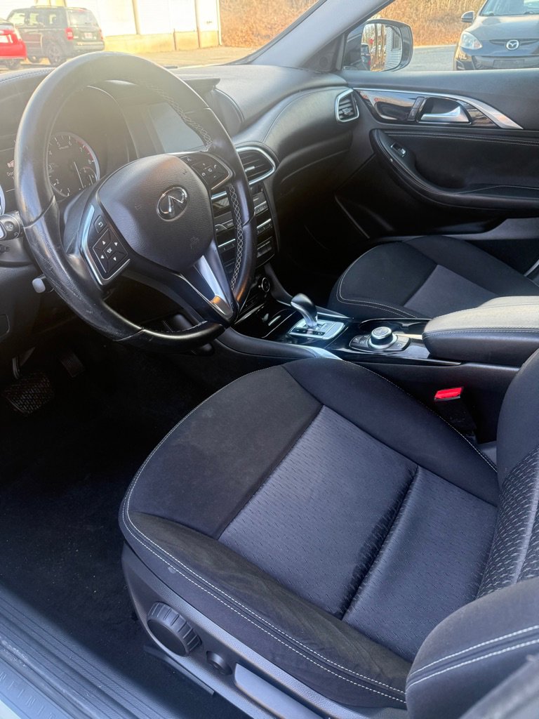 Used 2017 INFINITI QX30 image 8