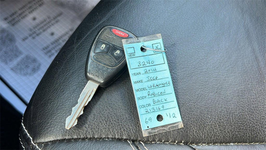 Used 2014 Jeep Wrangler Unlimited Rubicon w/ Dual Top Group image 36