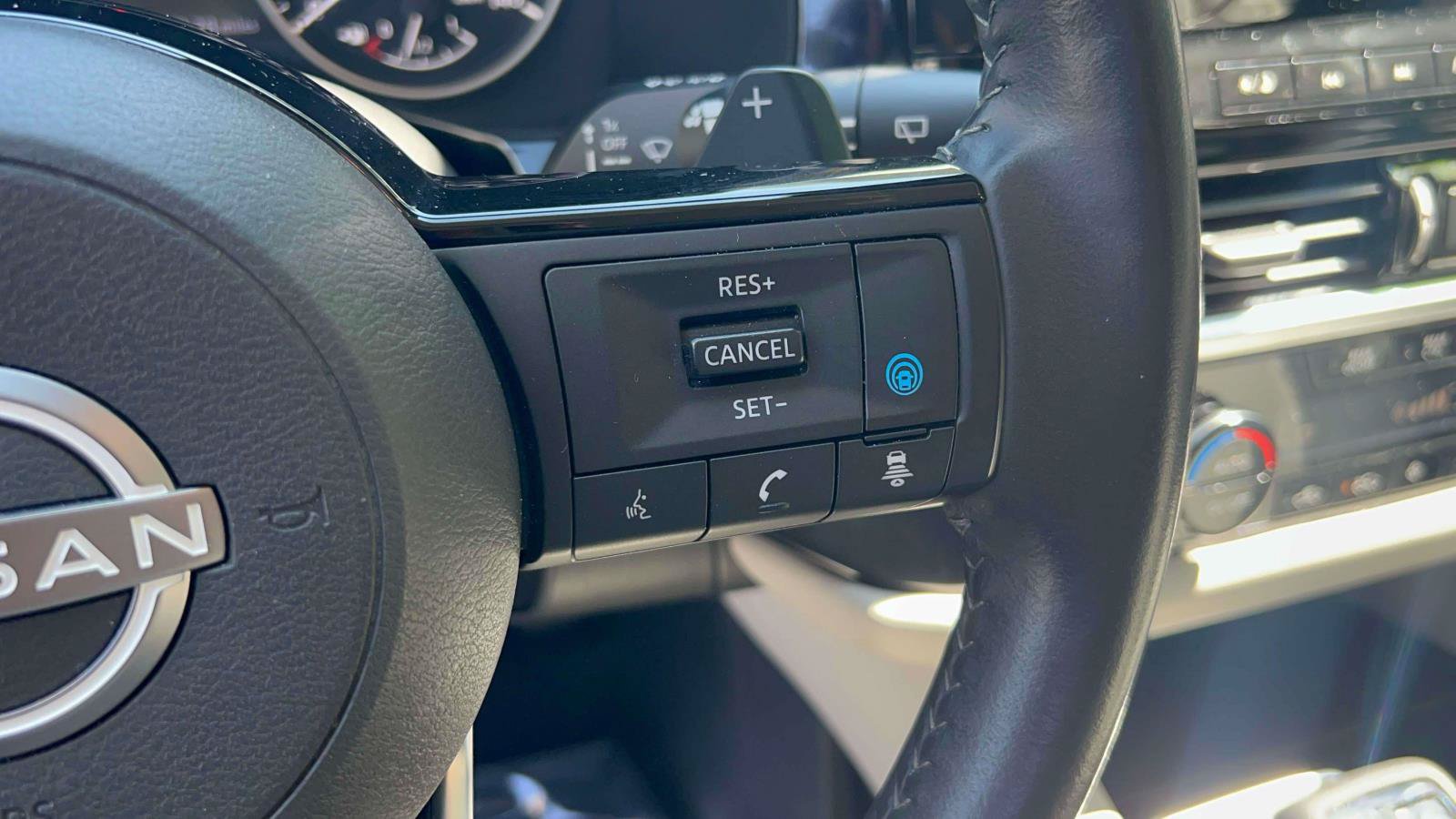 Used 2024 Nissan Pathfinder SL AWD/4WD image 22