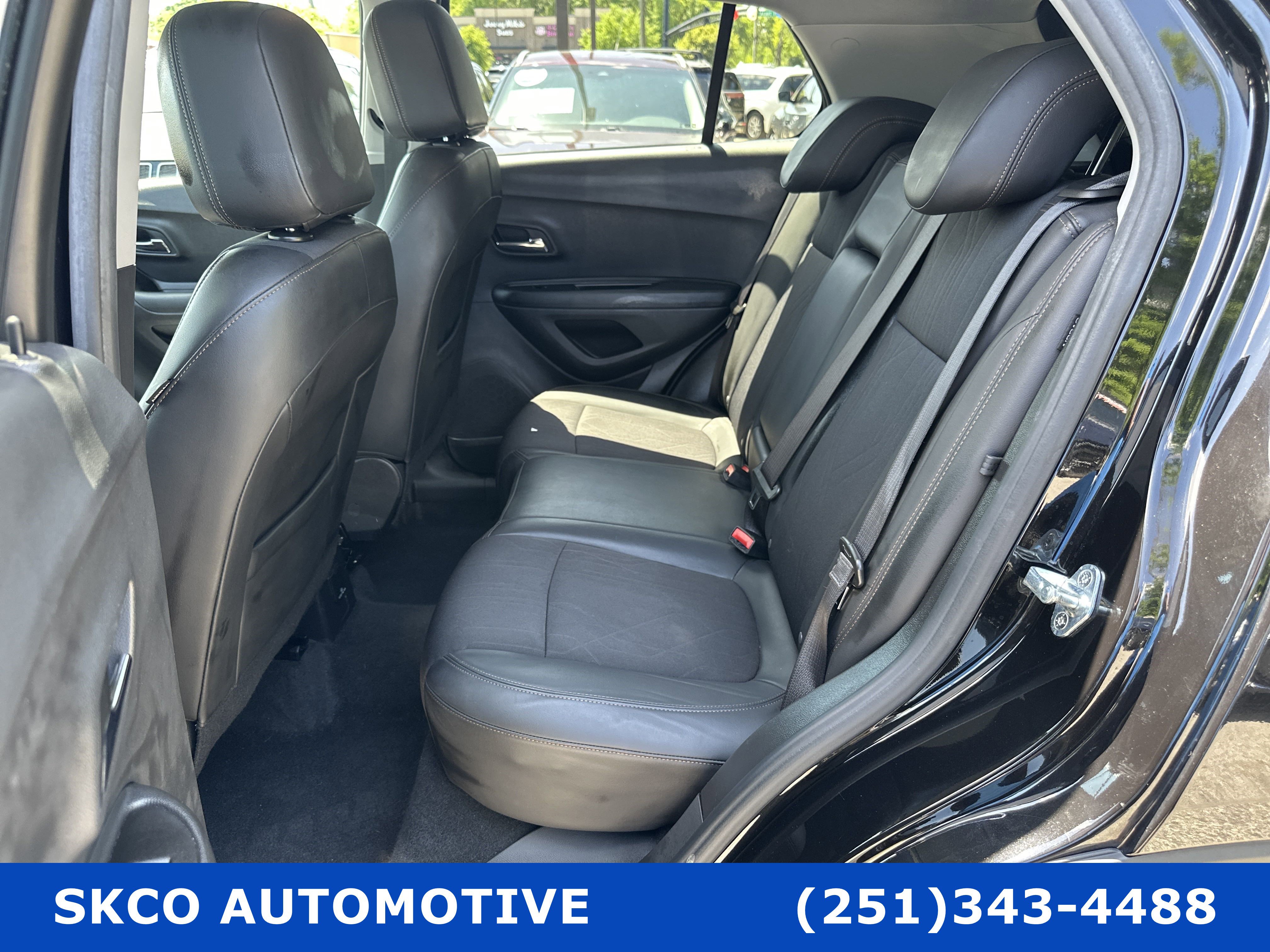 Used 2022 Chevrolet Trax LT w/ LT Convenience Package image 14