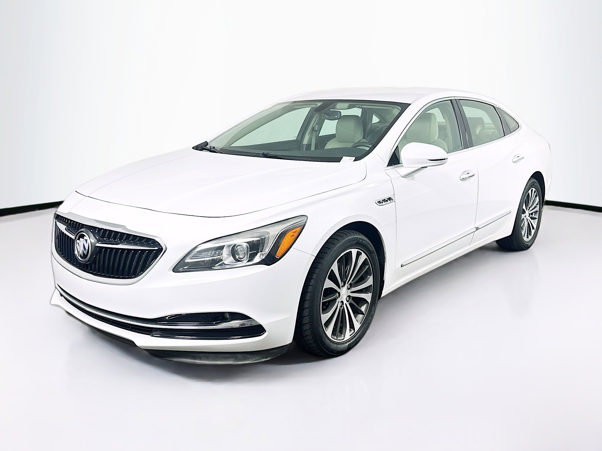 Used 2018 Buick LaCrosse Essence FWD image 3