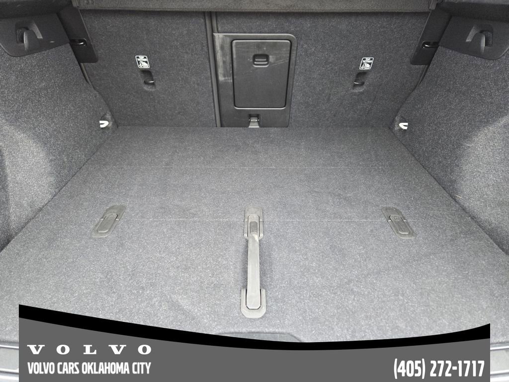 Certified 2025 Volvo XC40 B5 Plus AWD/4WD image 31