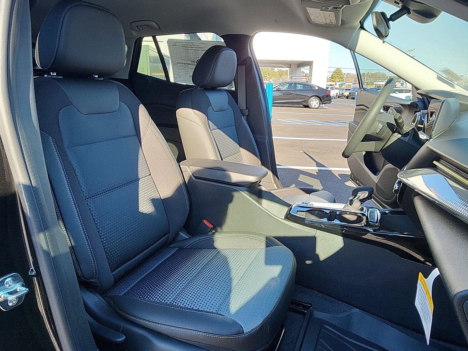 New 2026 Chevrolet Trax LT w/ LPO, Blackout Package image 23