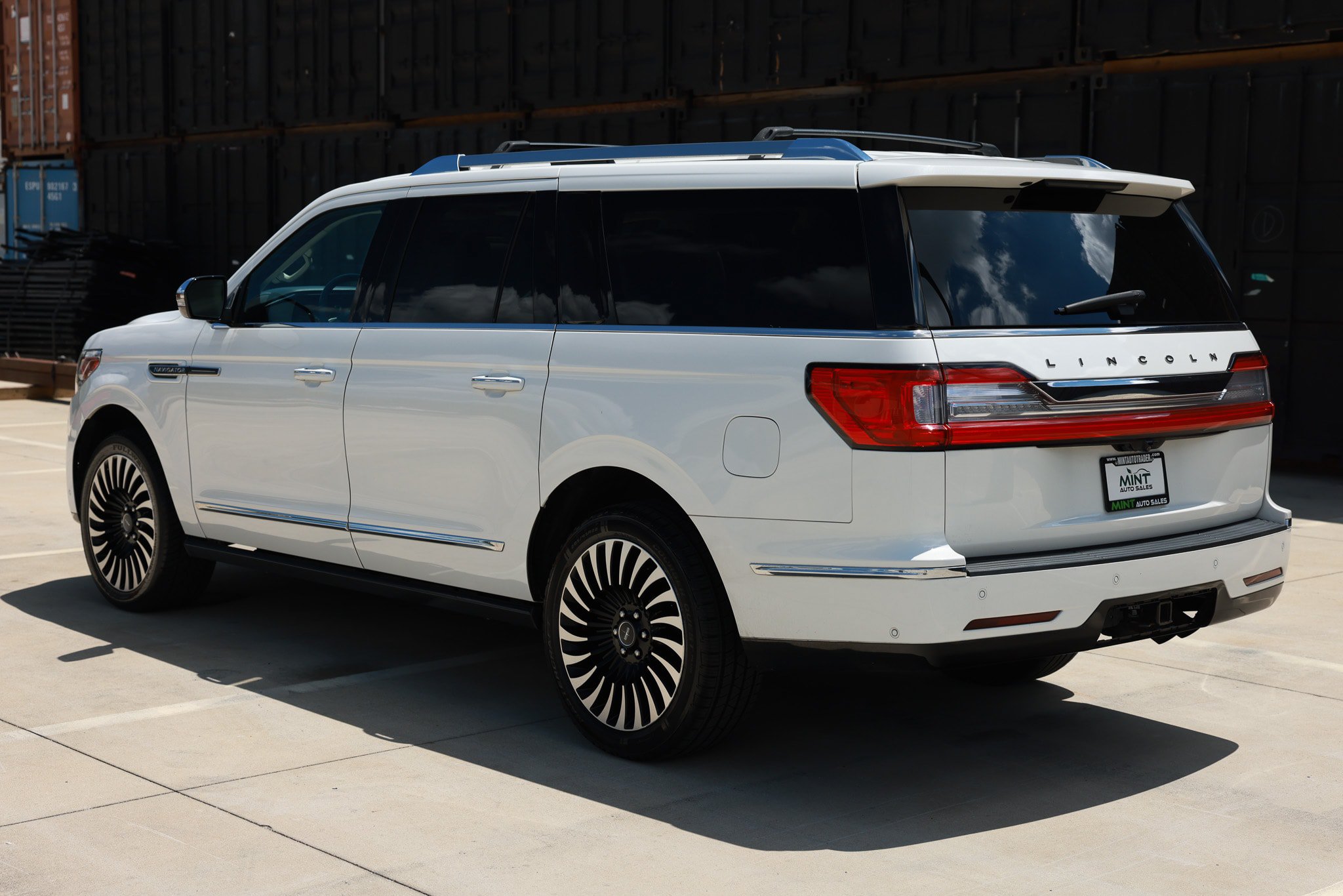 Used 2020 Lincoln Navigator L Black Label w/ Cargo Convenience Package AWD/4WD image 8