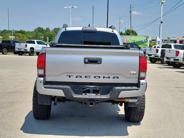 Used 2019 Toyota Tacoma TRD Sport w/ TRD Premium Sport Package AWD/4WD image 5