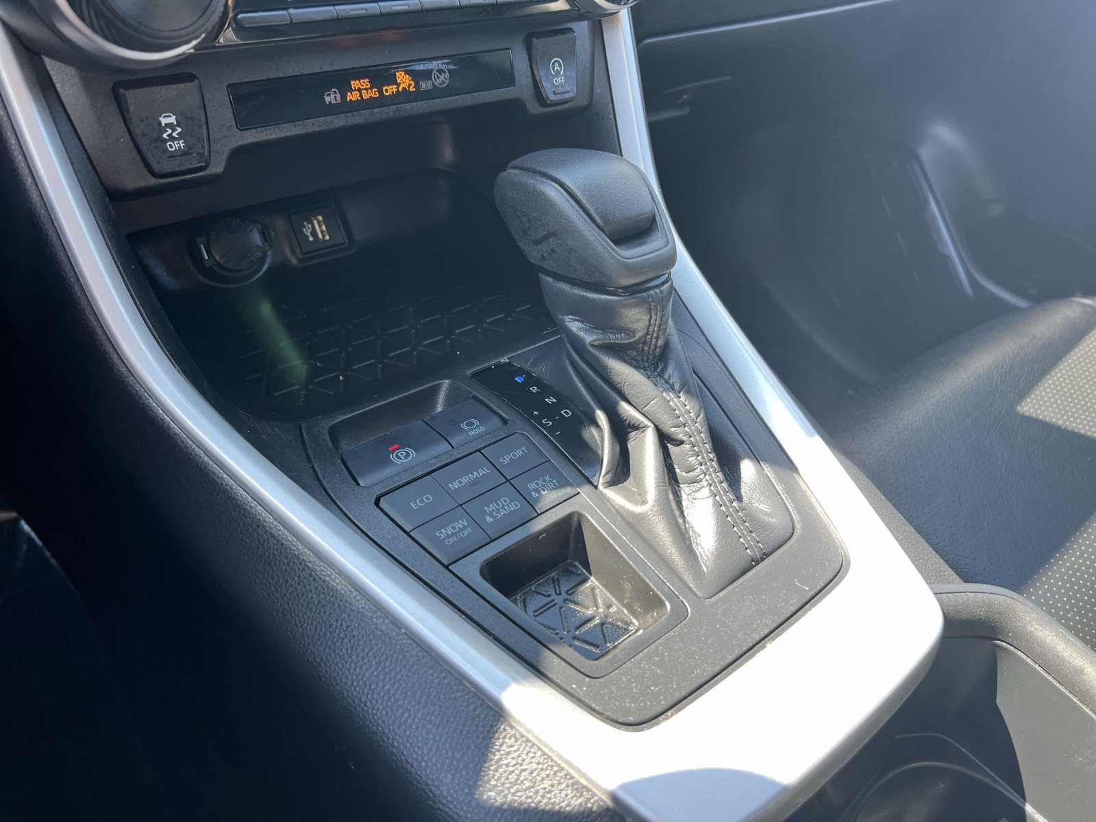 Used 2024 Toyota RAV4 LE AWD/4WD image 28