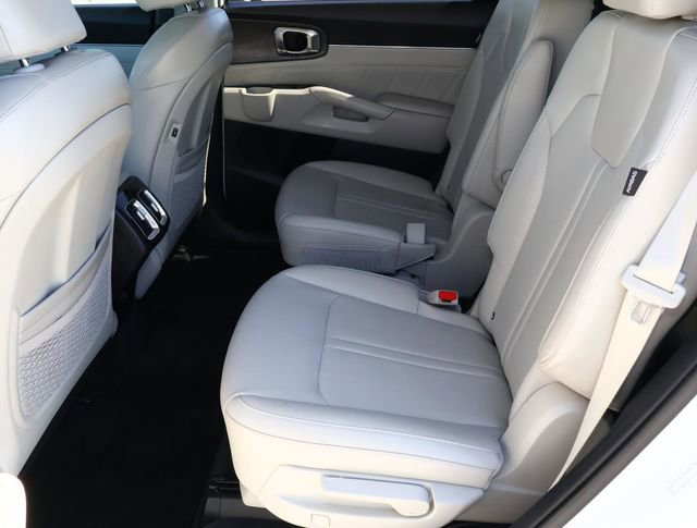 Used 2025 Kia Sorento SX image 22