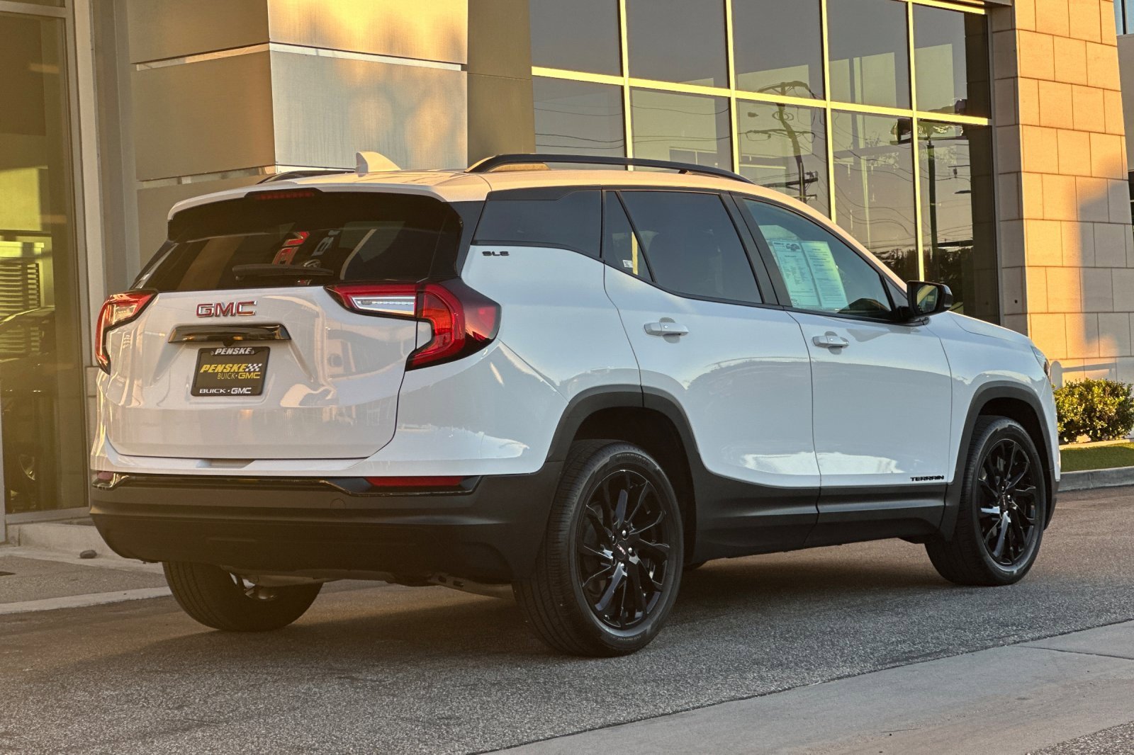 Used 2024 GMC Terrain SLE w/ Elevation Edition image 4