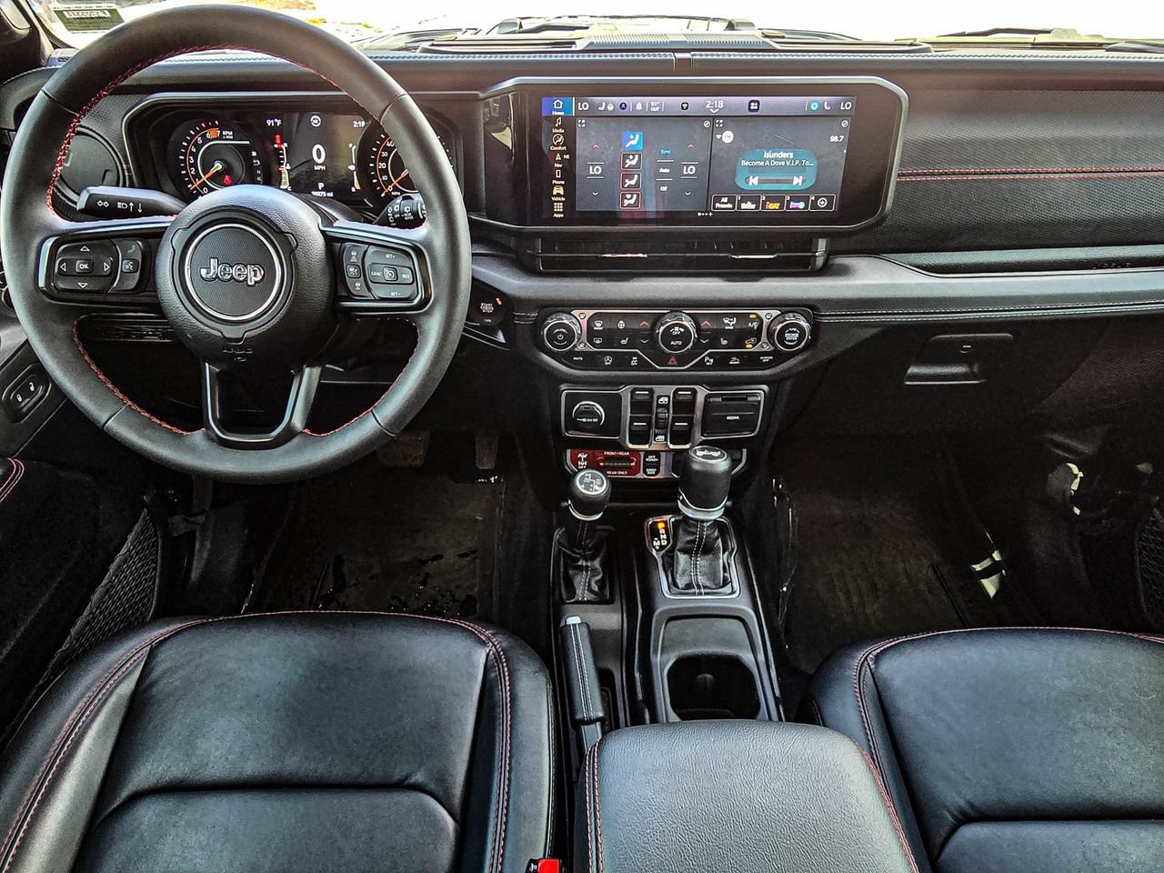 Used 2024 Jeep Wrangler Unlimited Rubicon AWD/4WD image 35