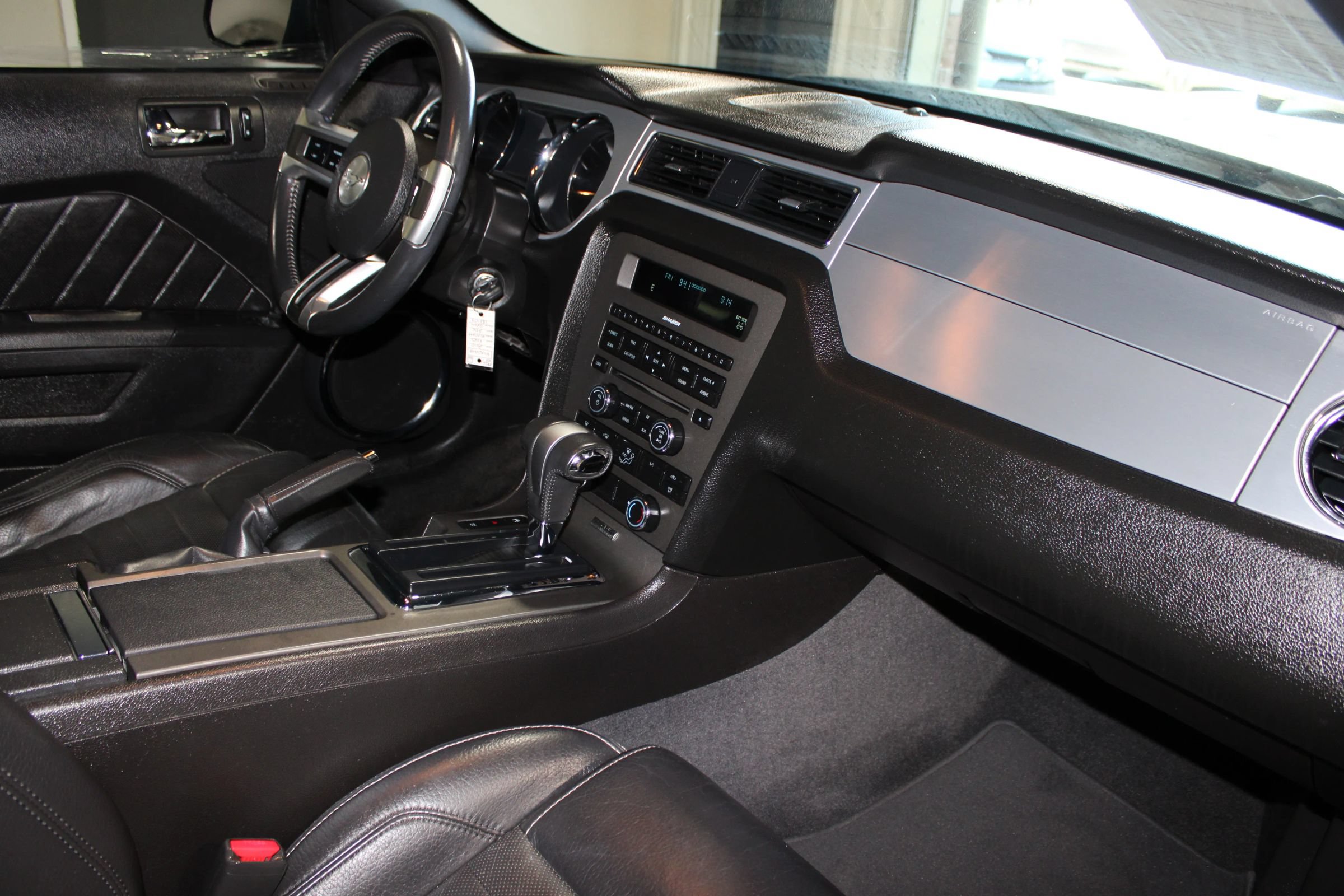 Used 2010 Ford Mustang Coupe RWD image 25