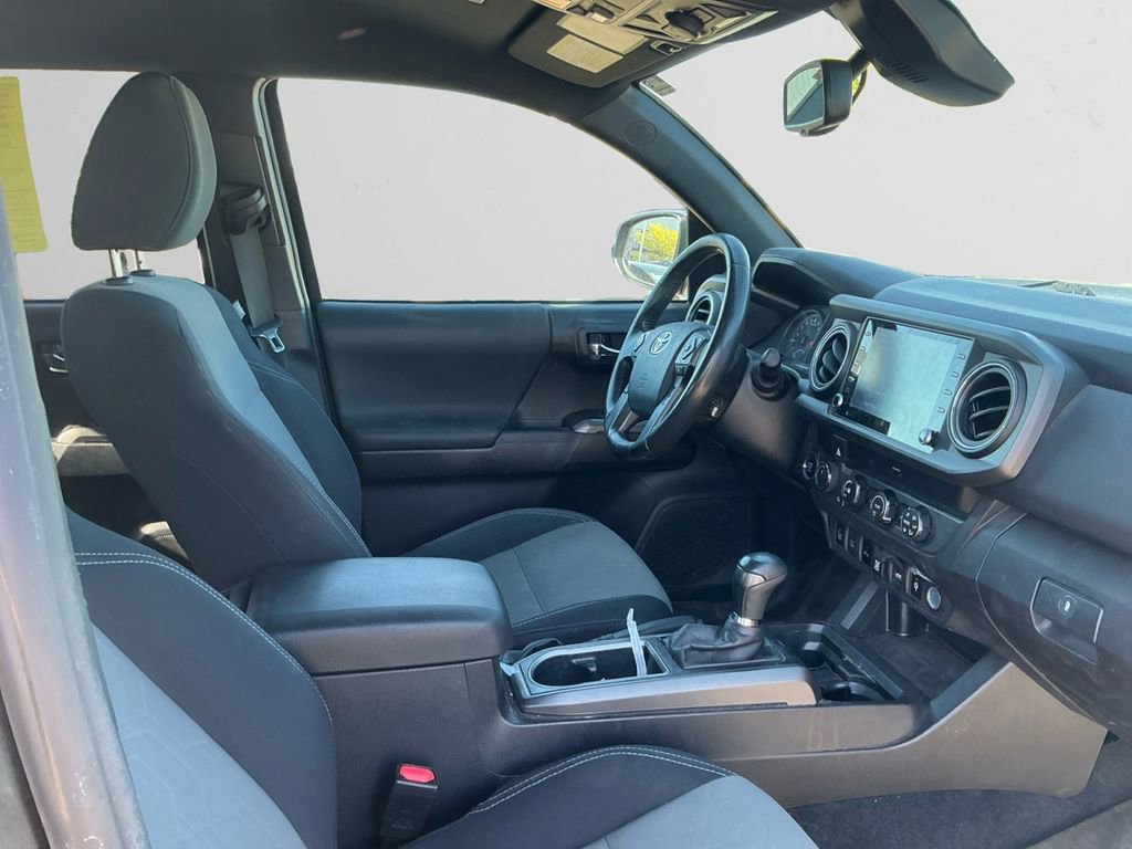 Used 2020 Toyota Tacoma TRD Off-Road w/ Technology Package AWD/4WD image 15