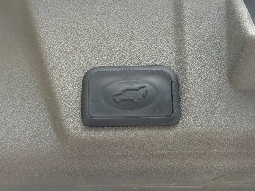 Used 2015 Chevrolet Traverse LTZ FWD image 7