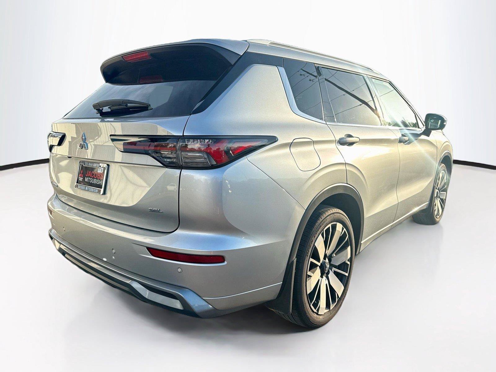 Used 2026 Mitsubishi Outlander SEL FWD image 5