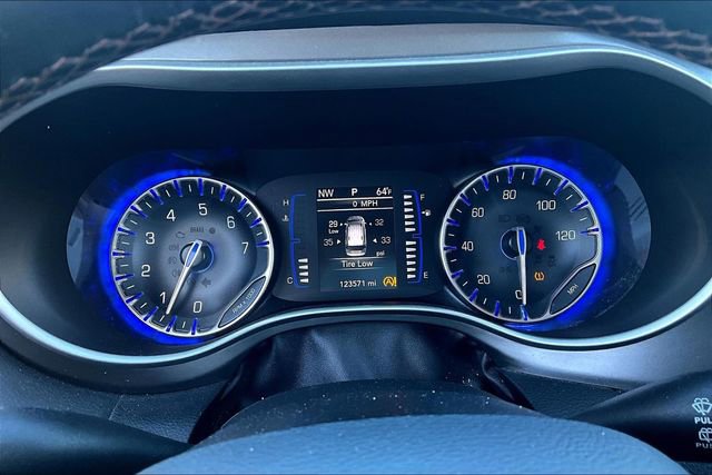 Used 2020 Chrysler Pacifica Touring-L image 20