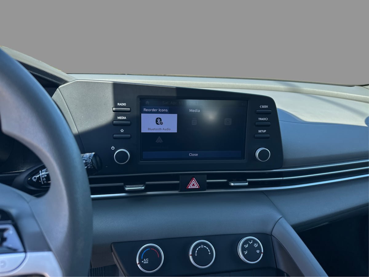Used 2022 Hyundai Elantra SE FWD image 21