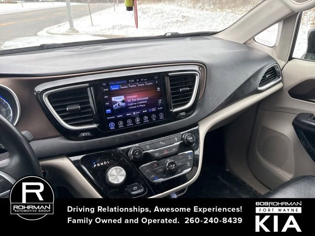 Used 2017 Chrysler Pacifica Touring-L w/ Tire & Wheel Group image 11