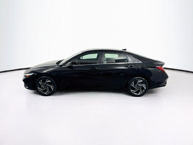 Certified 2025 Hyundai Elantra Limited FWD image 7