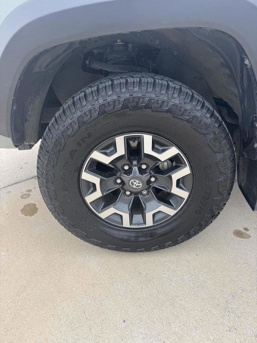 Used 2023 Toyota Tacoma TRD Off-Road w/ Black Out Package (TMS) AWD/4WD image 21