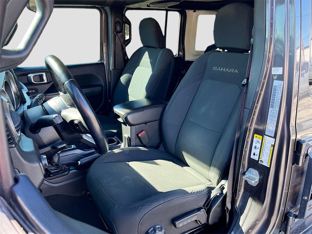 Used 2018 Jeep Wrangler Unlimited Sahara w/ Safety Group image 19