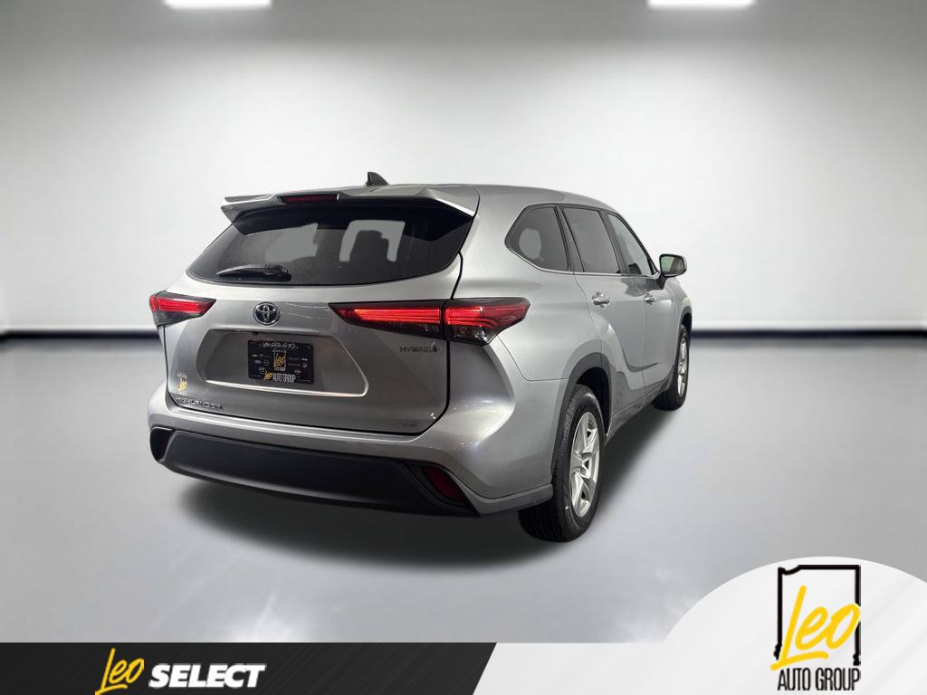 Used 2023 Toyota Highlander LE FWD image 5