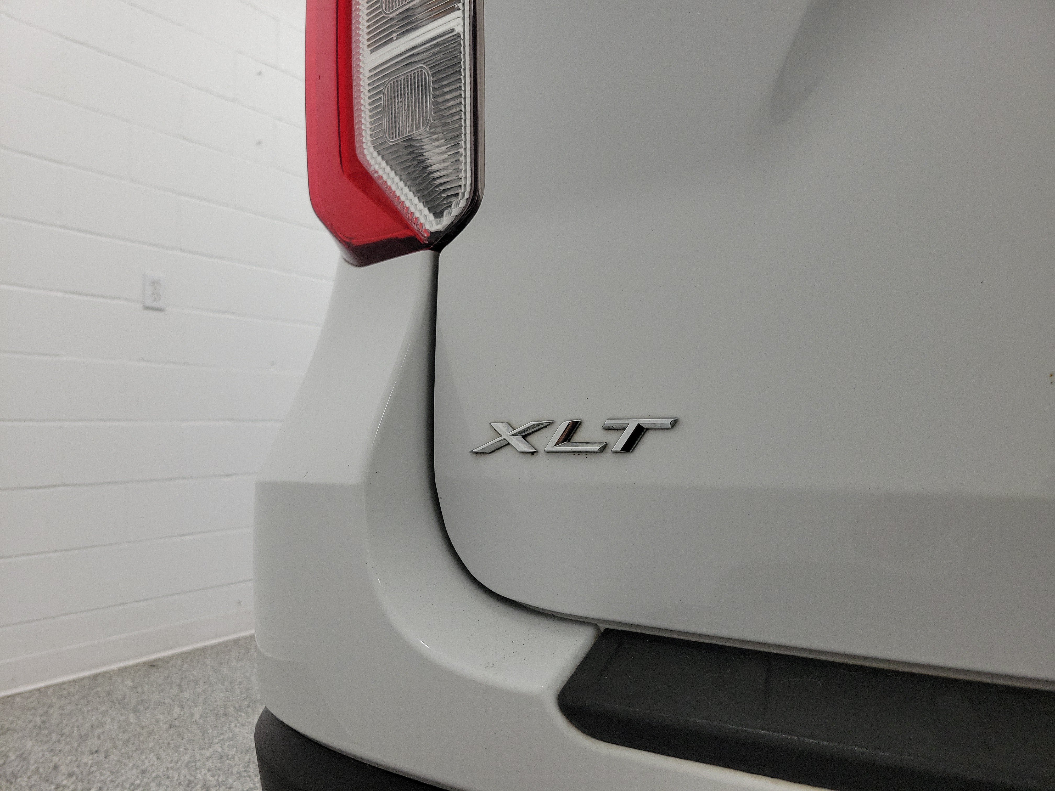 Used 2020 Ford Explorer XLT w/ Equipment Group 202A RWD image 7