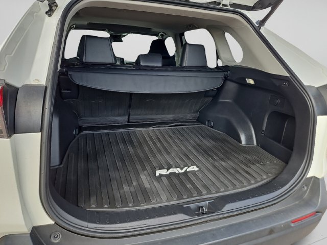 Used 2022 Toyota RAV4 XLE Premium FWD image 7