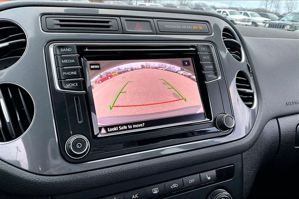 Used 2017 Volkswagen Tiguan S image 13