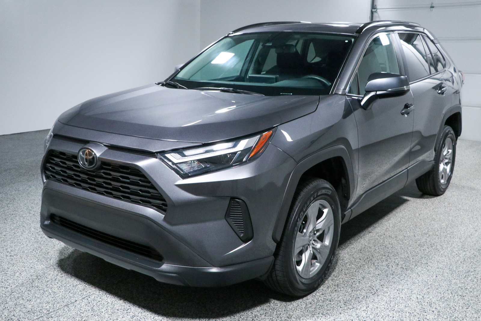 Used 2024 Toyota RAV4 XLE FWD image 32