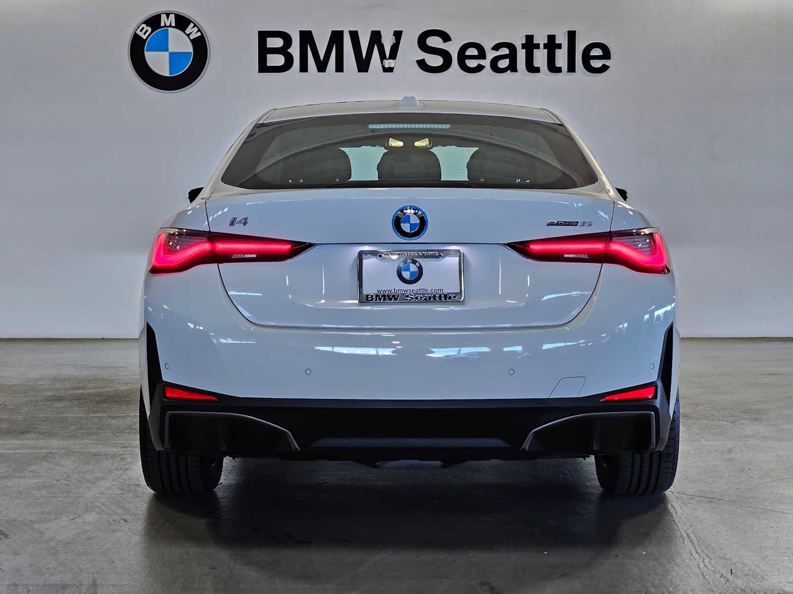 Used 2023 BMW i4 eDrive35 RWD image 5
