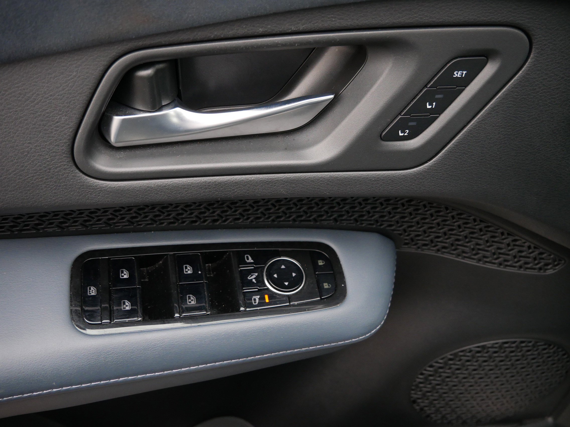 Used 2024 Nissan Ariya PLATINUM+ image 19