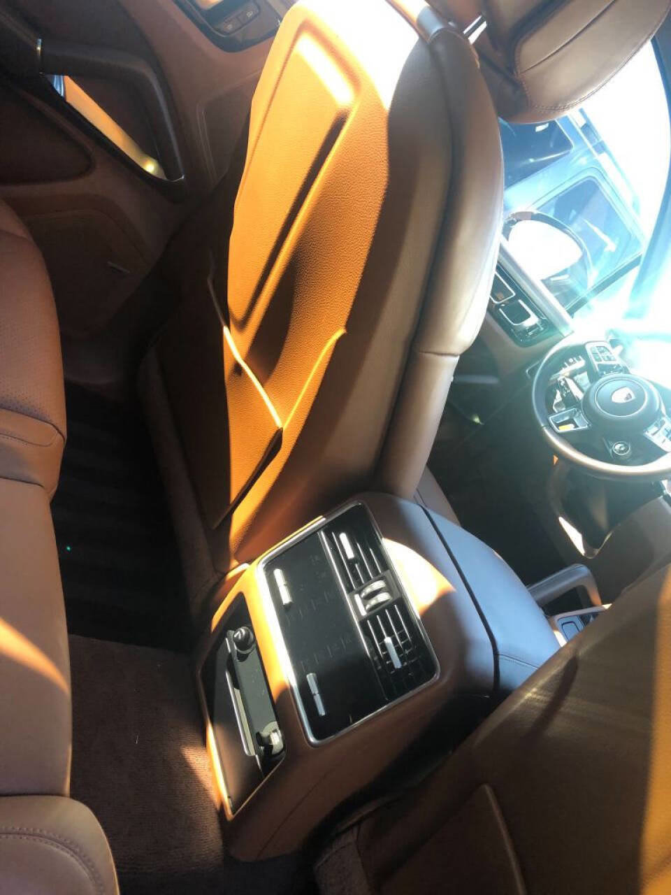 Used 2019 Porsche Cayenne Turbo w/ Sportdesign Package image 19