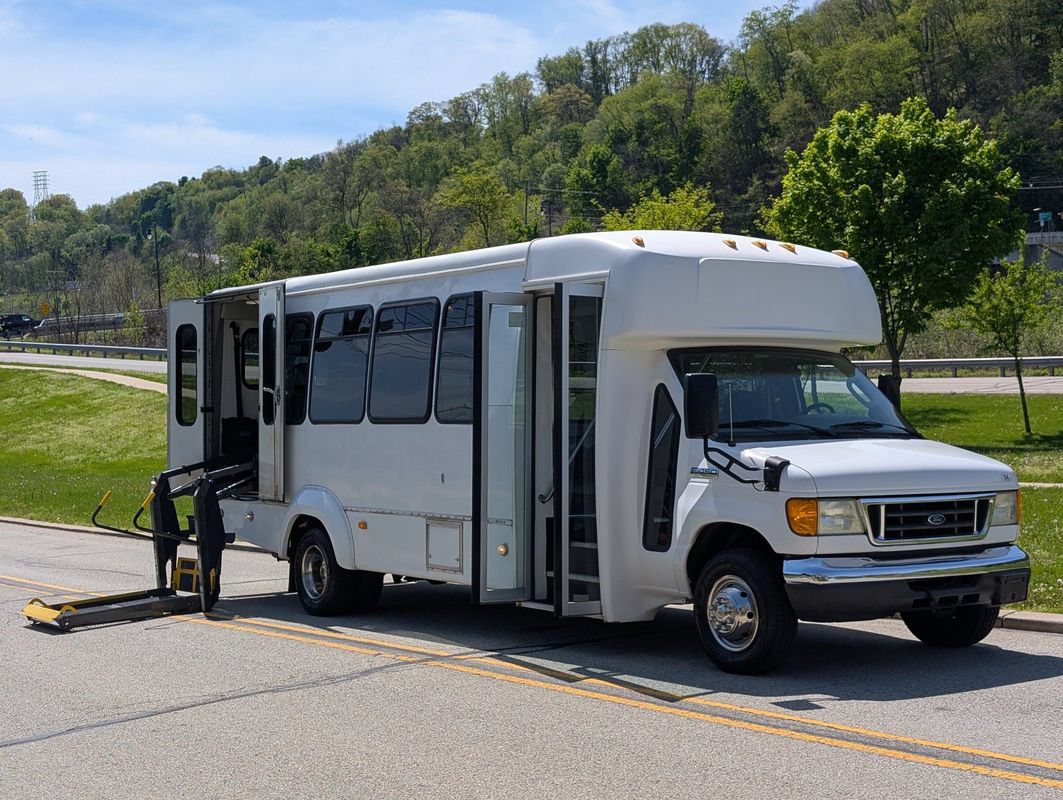 Used 2007 Ford E-450 and Econoline 450 RWD image 3