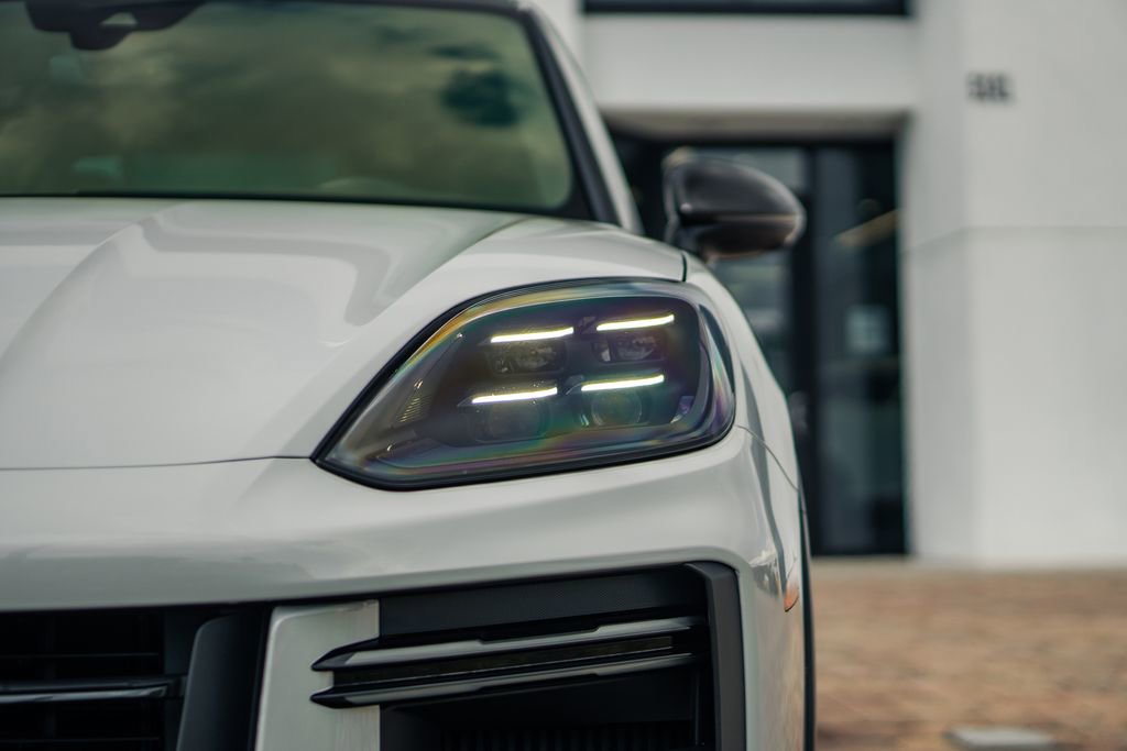 Used 2024 Porsche Cayenne Turbo GT image 10