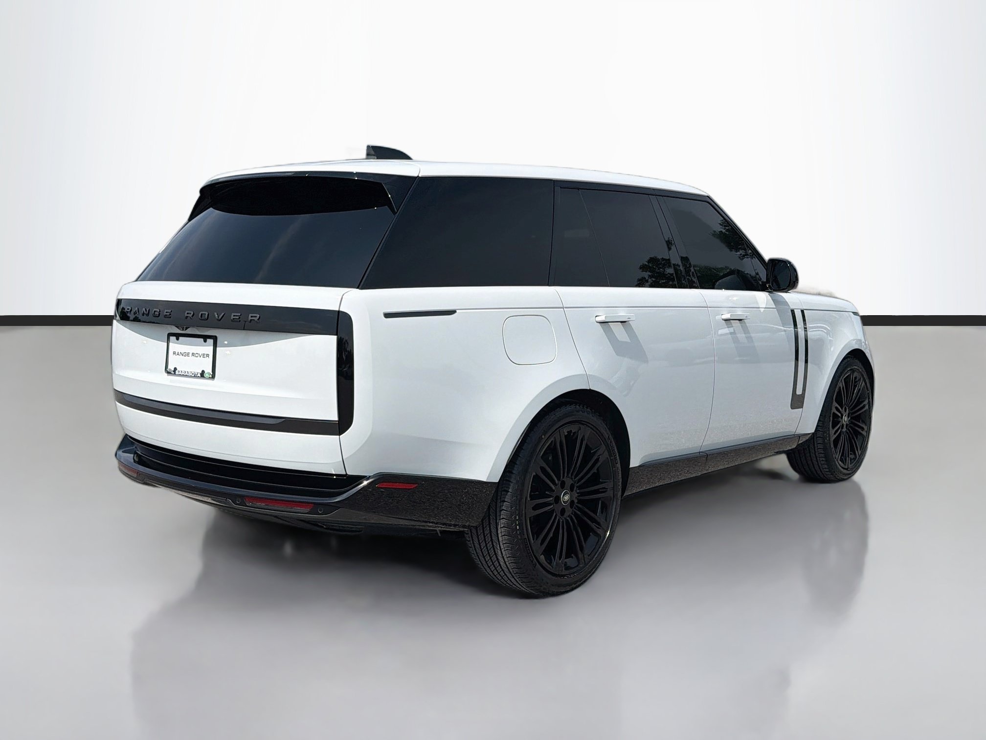 Used 2025 Land Rover Range Rover SE AWD/4WD image 5