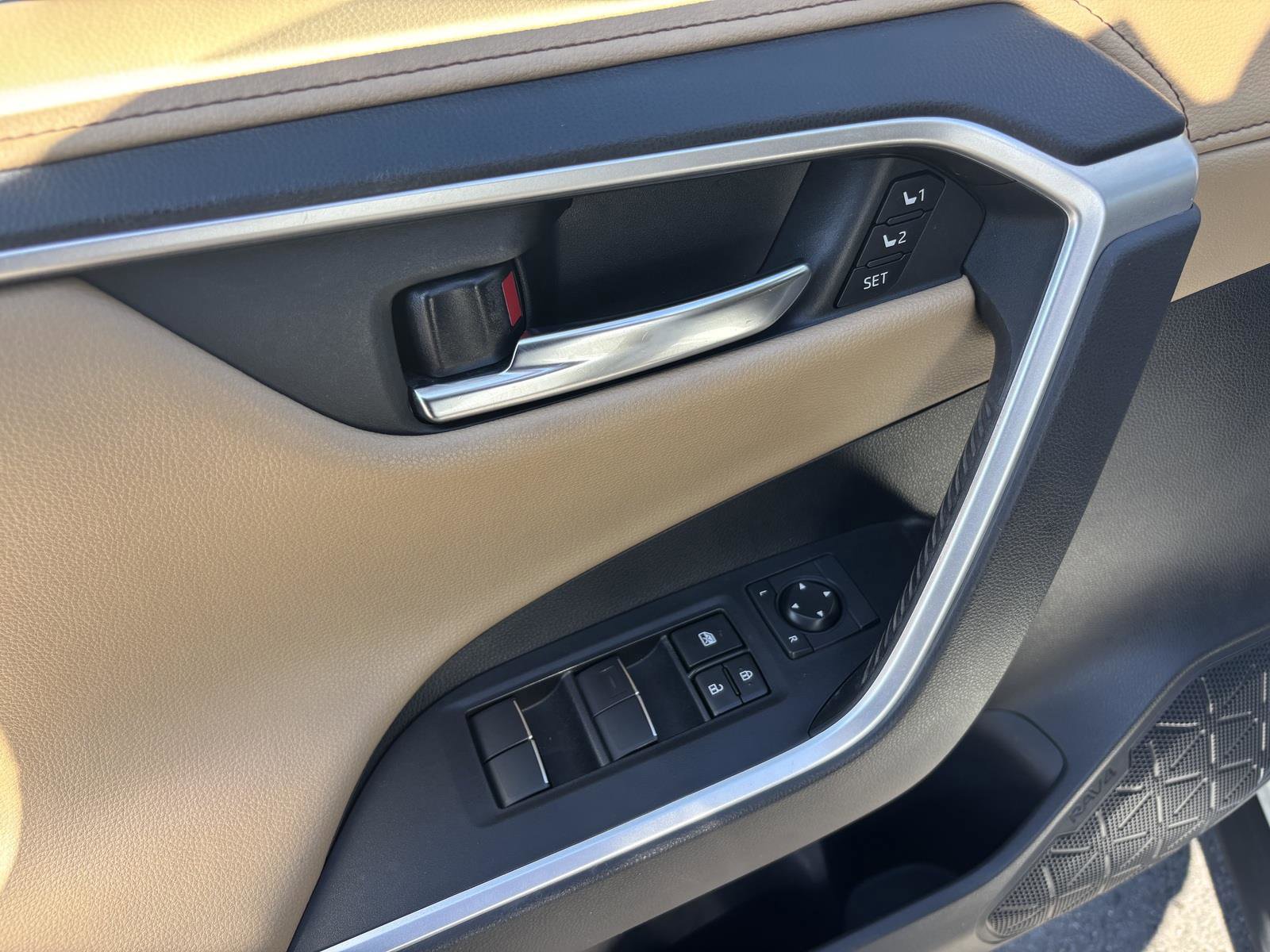 Used 2021 Toyota RAV4 Limited image 9