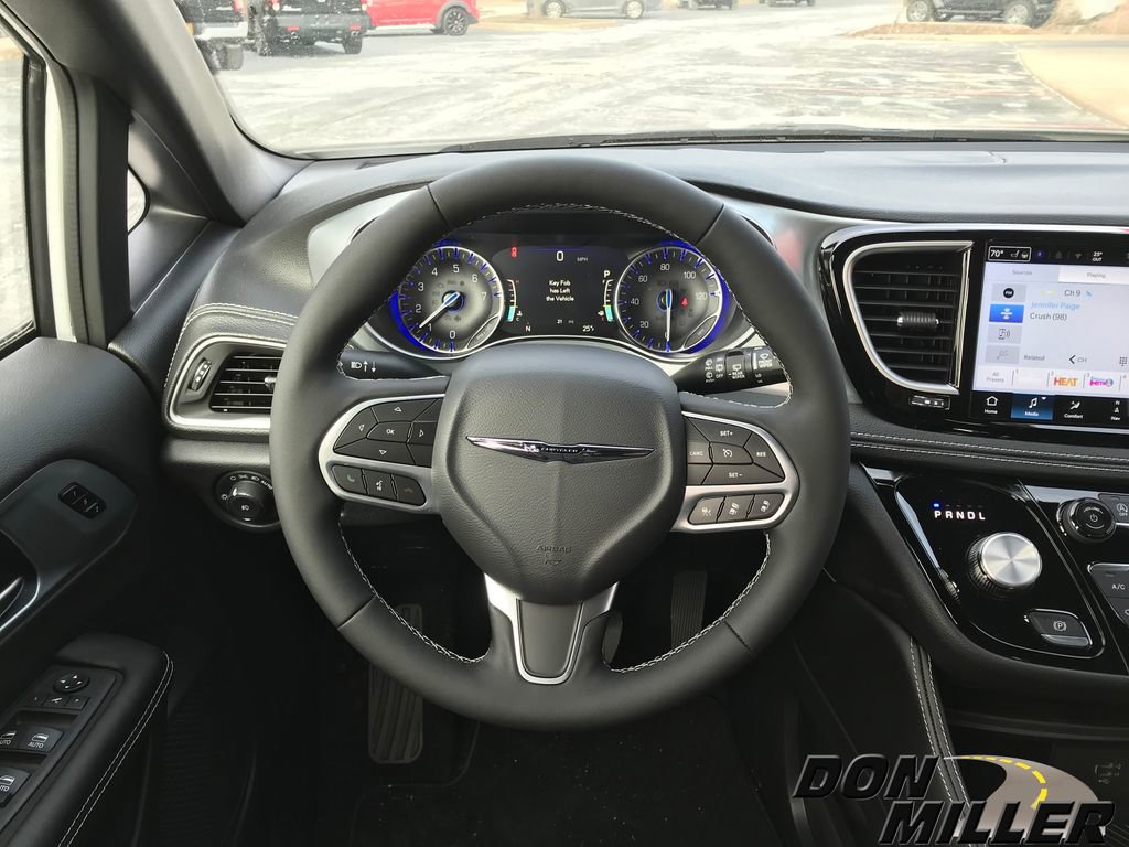 New 2026 Chrysler Pacifica Limited image 14