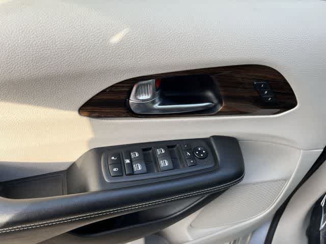 Used 2021 Chrysler Pacifica Limited FWD image 35