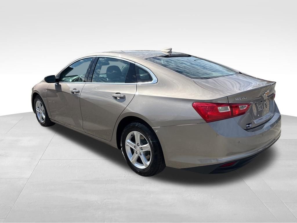 Used 2024 Chevrolet Malibu LT image 3