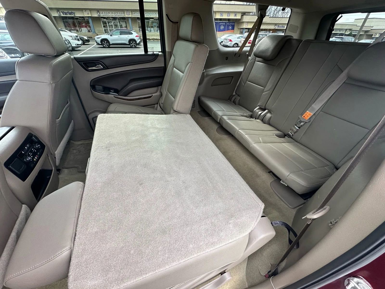 Used 2016 Chevrolet Suburban LT w/ Luxury Package image 25