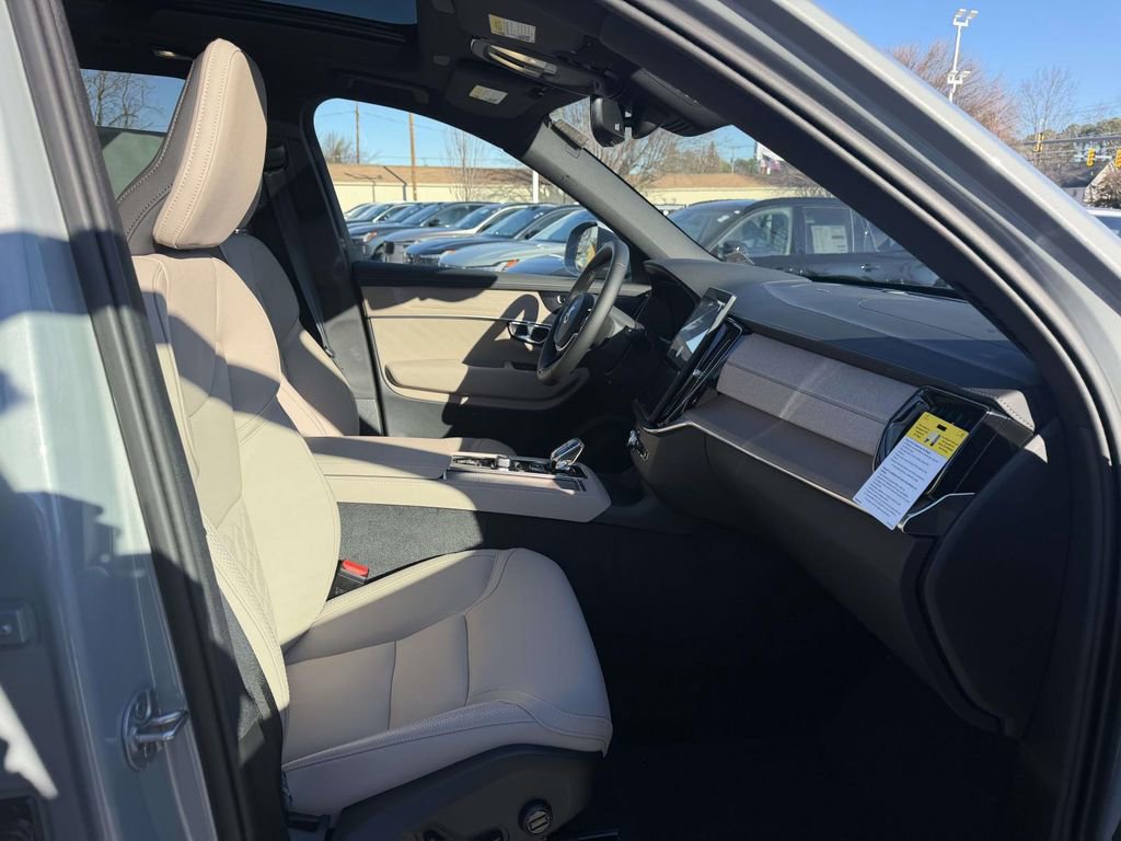 New 2026 Volvo XC90 T8 Plus w/ Protection Package Premier image 11