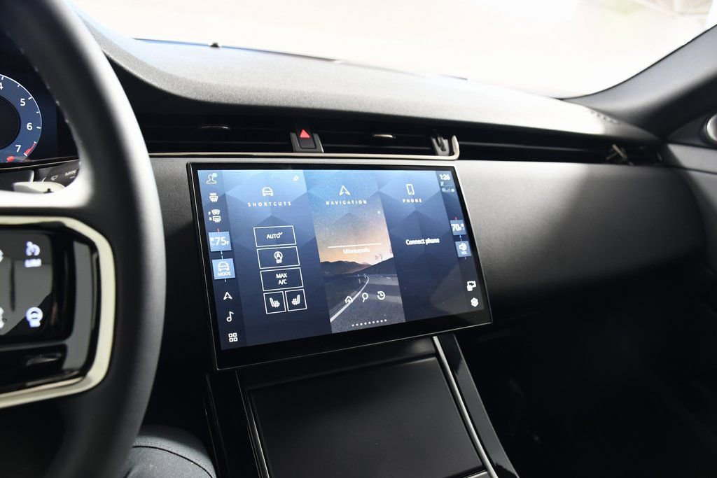 Certified 2025 Land Rover Range Rover Evoque Dynamic SE image 32