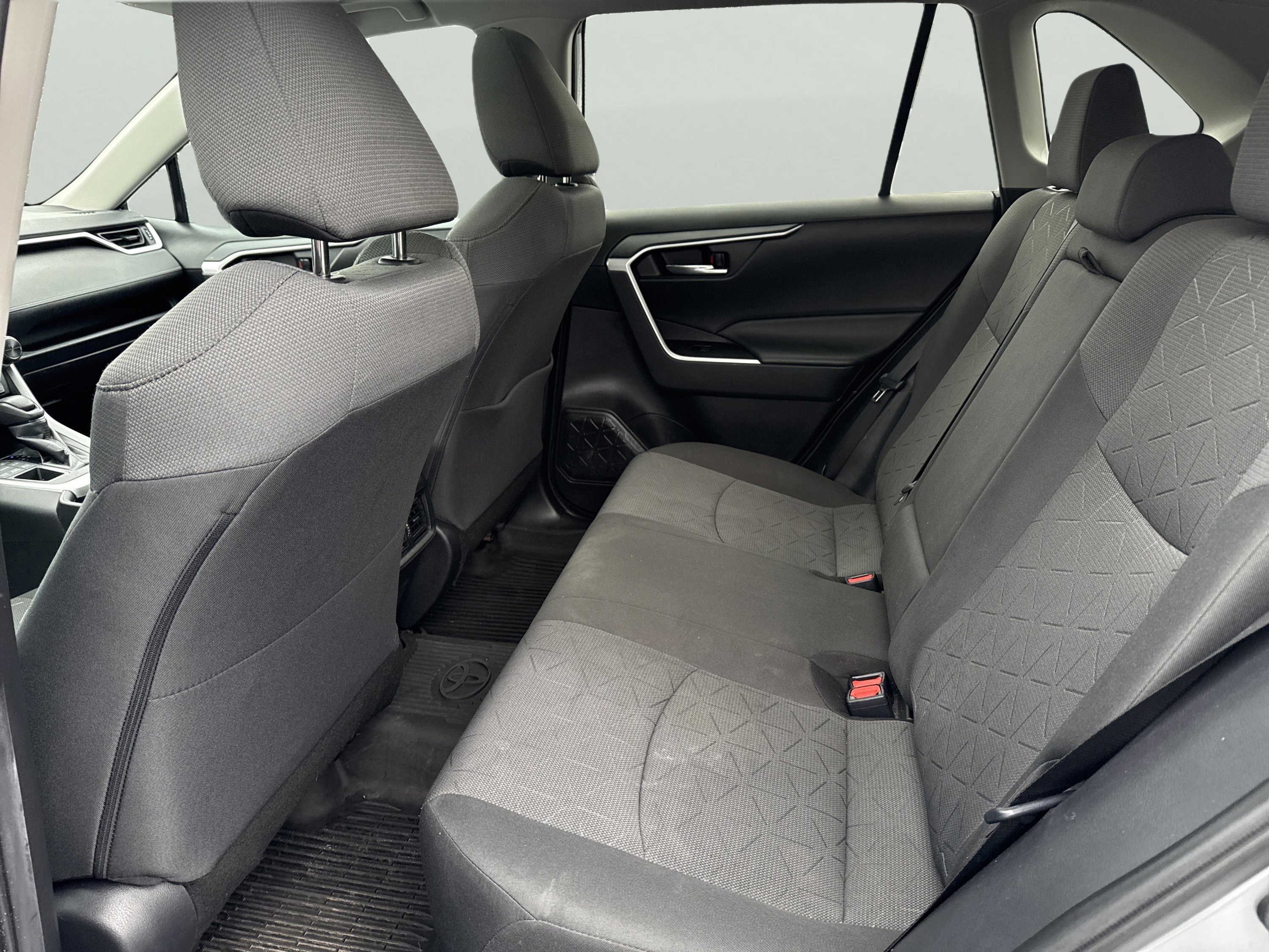 Used 2020 Toyota RAV4 XLE w/ Convenience Package image 12