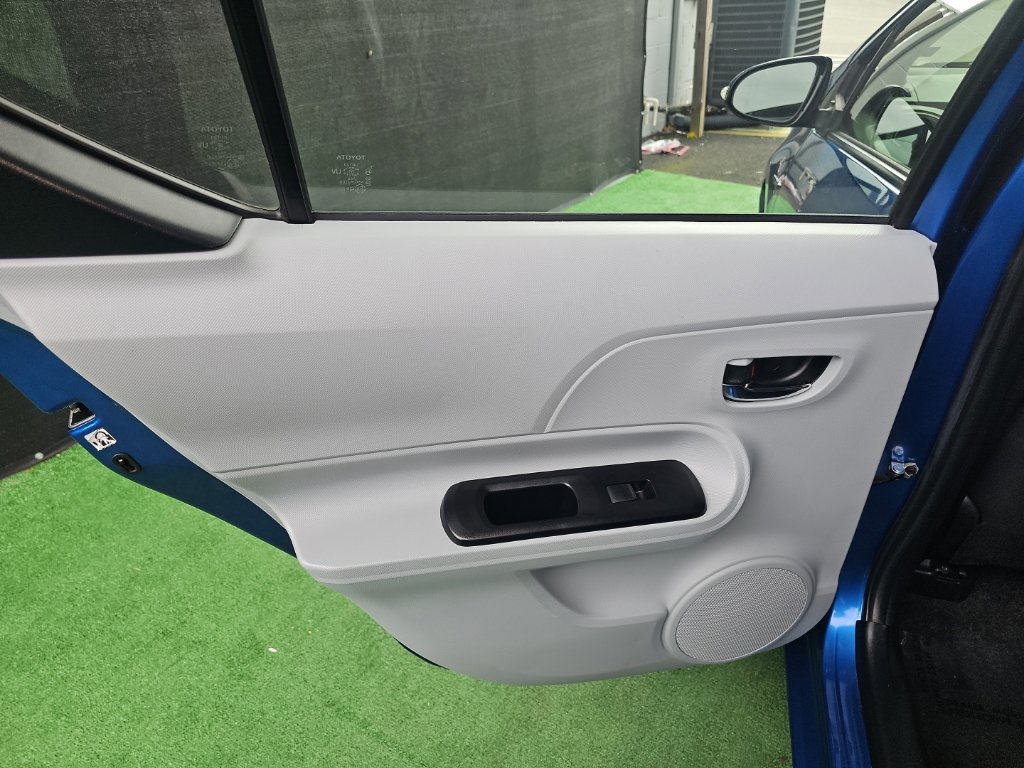 Used 2012 Toyota Prius C Three FWD image 33