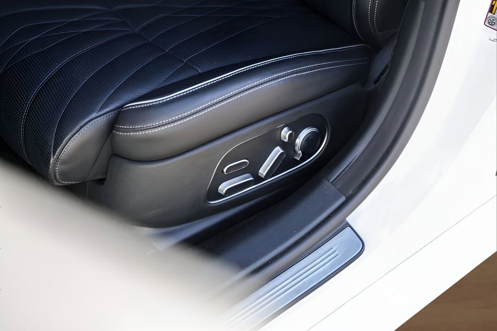 Used 2025 Genesis G90 3.5T image 8